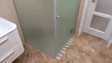 Угловое душевое ограждение